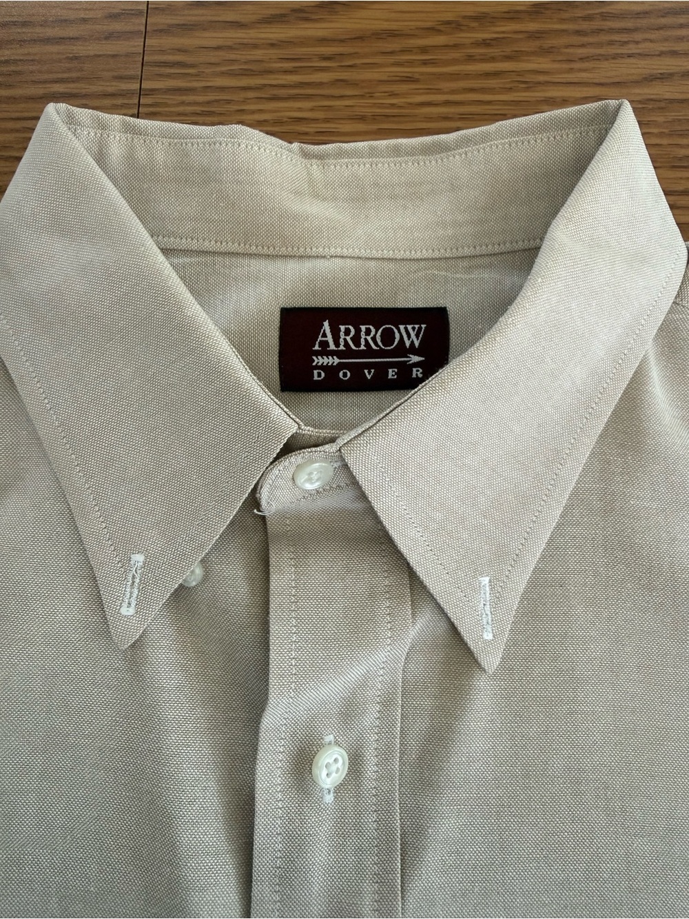 VTG Arrow Dover - 17”  Tan, Short Sleeve, 60% Cotton / 40% Polyester.